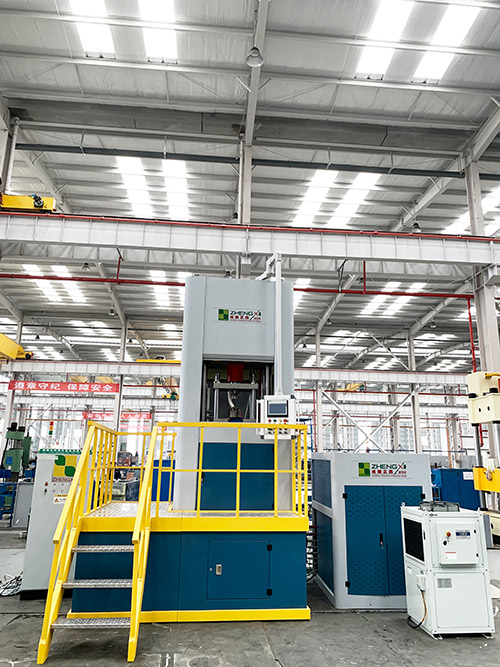 100噸粉末液壓機內部采用伺服系統 100噸粉末液壓機內部采用伺服系統